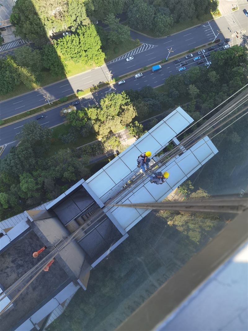 外墙玻璃胶漏水修补，玻璃幕墙结构胶防水补漏，高空作业维修施工安装