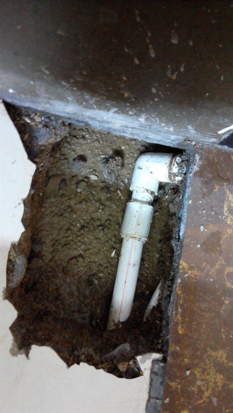 小范围砸砖维修水管