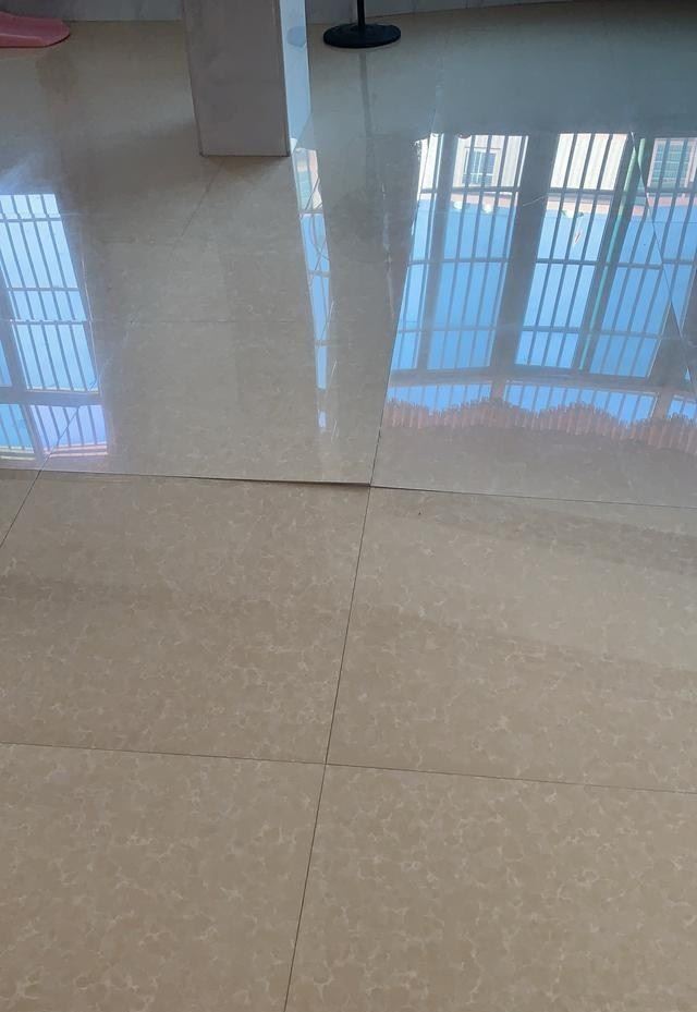 深圳宝安酒店瓷砖起翘翘边修复公司 师傅上门地板砖空鼓松动修复