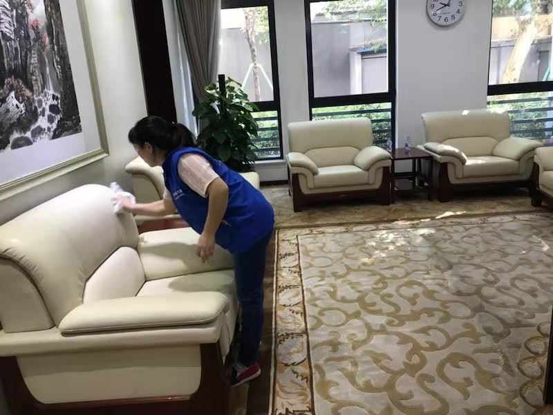 深圳盐田家政保洁 开荒保洁 擦玻璃 洗地面