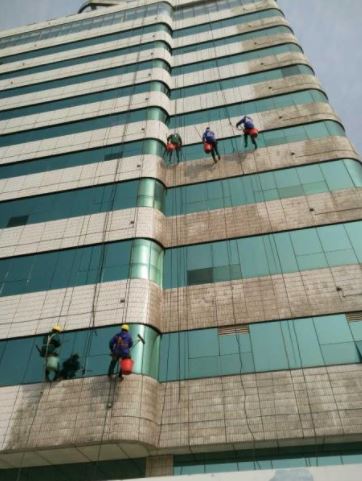 东莞阳光棚玻璃外墙清洗 外墙真石漆清洗 洪梅外墙清洗