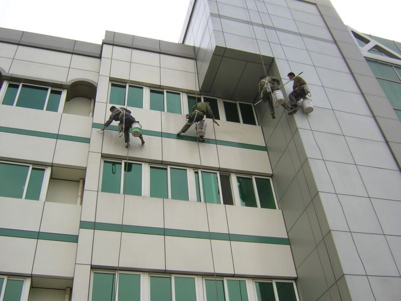深圳龙华附近外墙清洗 铝塑板外墙清洗
