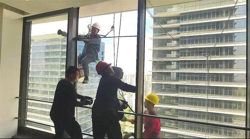 北京幕墙玻璃更换企业怎么选?幕墙、窗户换玻璃避坑指南