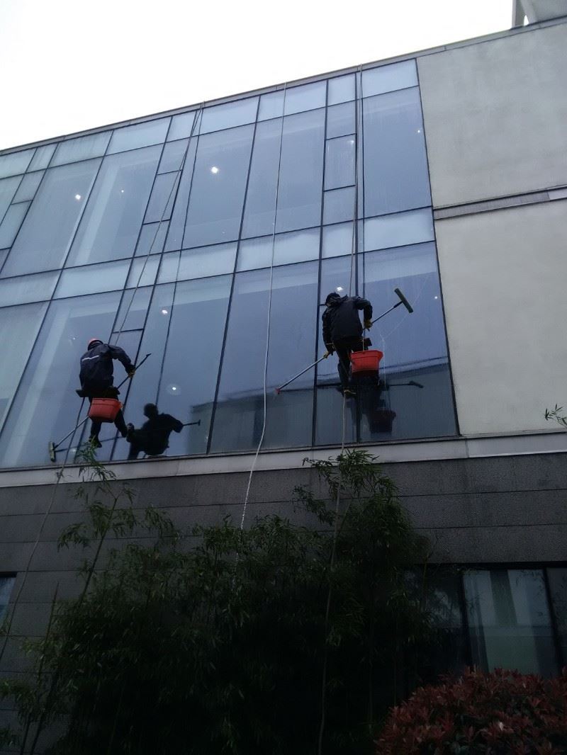 外墙清洗，外墙清洗公司，专业外墙清洗，玻璃幕墙清洗