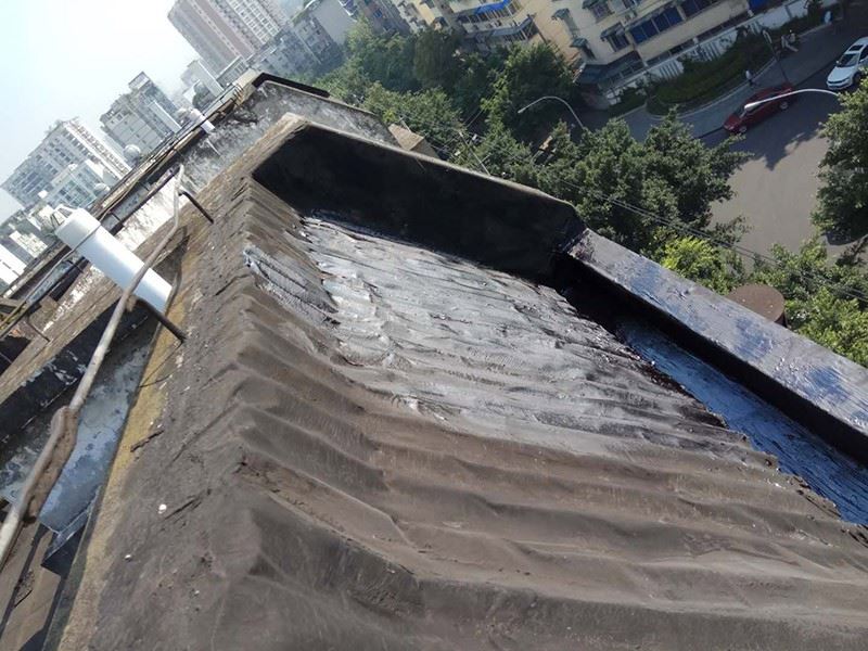 深圳罗湖阳台地漏补漏 厨房防水服务 楼顶渗水补漏