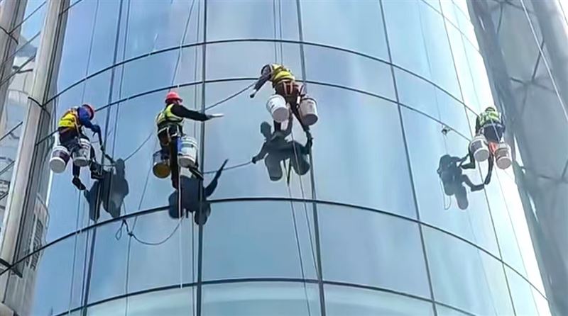 规范高空作业标准,打造专业外墙清洗服务品质