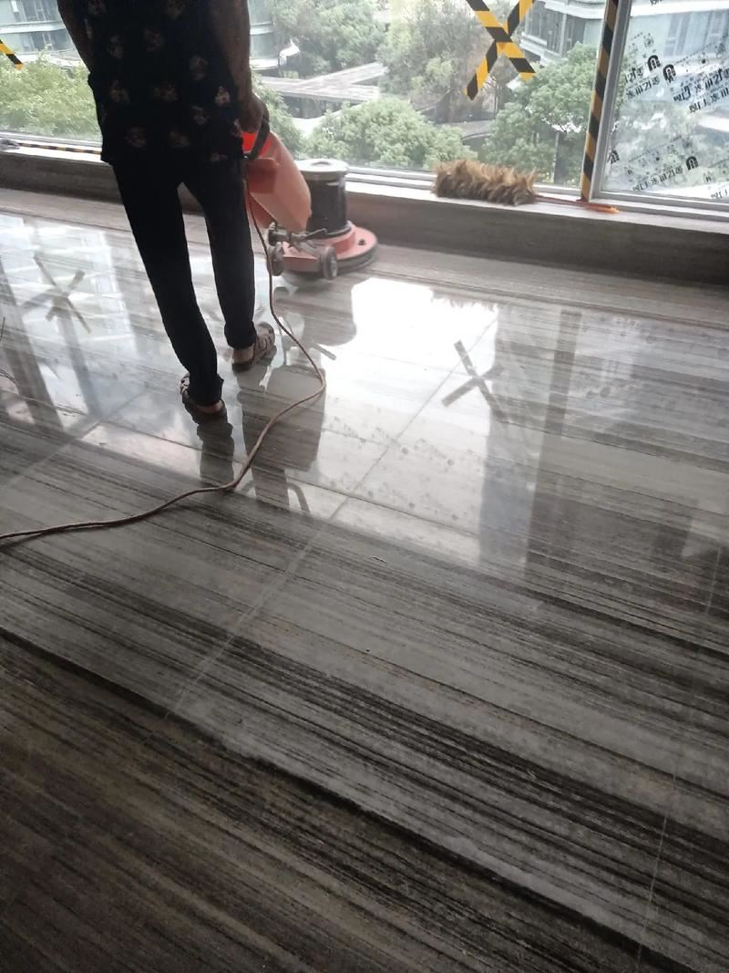 深圳龙华家政保洁：一站式家政服务，省心省力