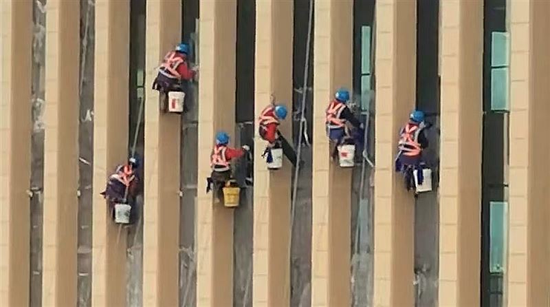  外墙清洗，高空作业