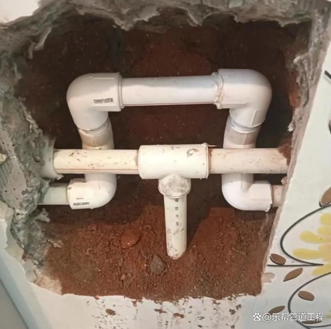 防水补漏是解决建筑渗漏问题的核心工程,主要针对屋顶、卫生间、阳台、厨房、外墙、地下室、电梯井、水池等