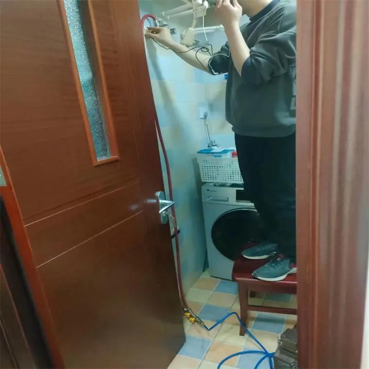 深圳光明新区专业防水维修施工单位 飘窗漏水怎补漏就找我们