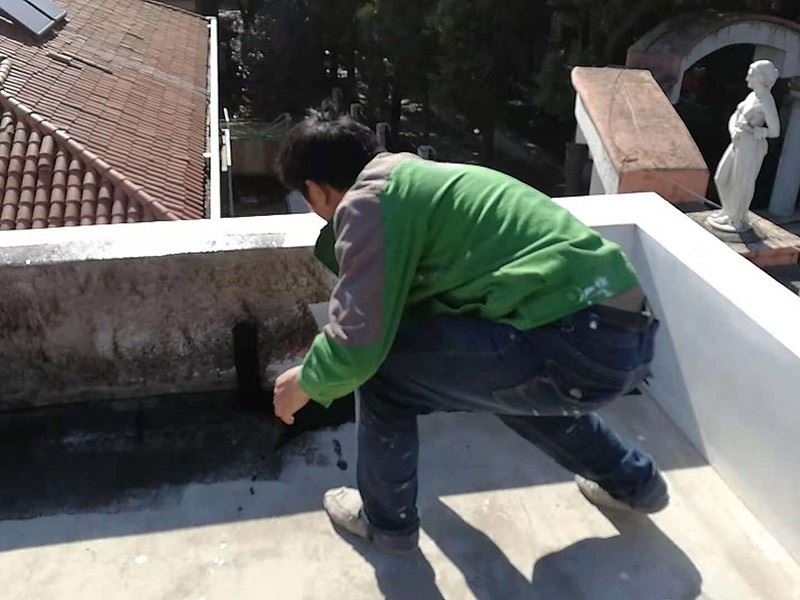 深圳龙岗屋面渗水补漏公司 飘窗渗水修补公司